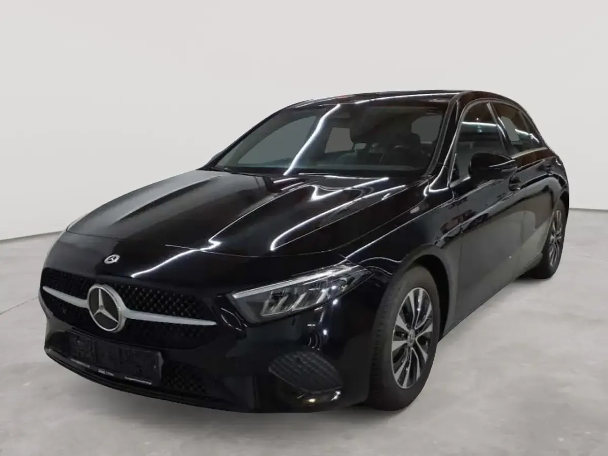 Gebraucht Mercedes A180 136 PS (100 kW) 2023 Nachtschwarz Limousine