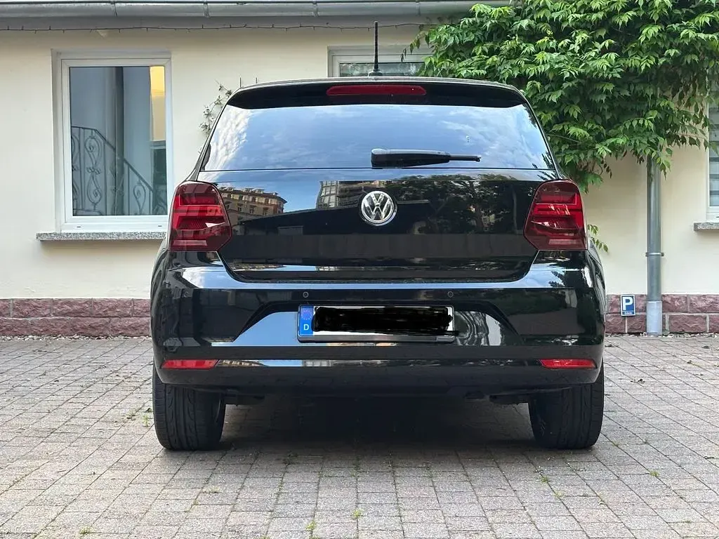 Gebraucht VW Polo Sound 75 PS (55 kW) 2017 Schwarz Limousine