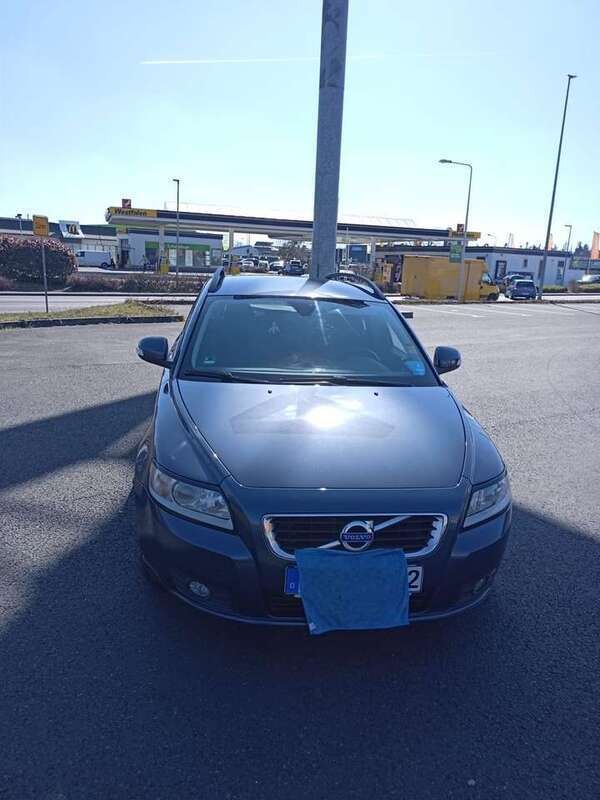 Gebraucht 2010 Volvo V50 Drive Kinetic Kombi | 3.700 € (Teuer) - Bild 1/4