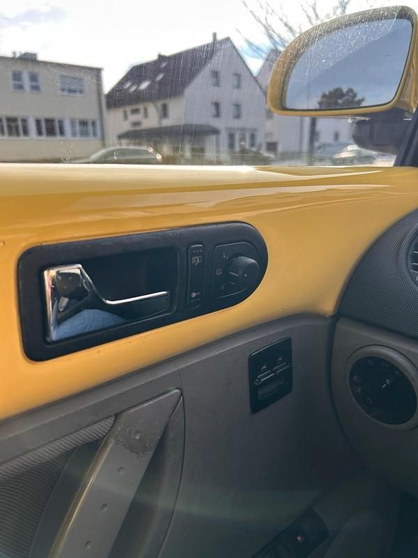 Usata VW Beetle 90 CV (66 kW) 2000 Giallo Utilitaria