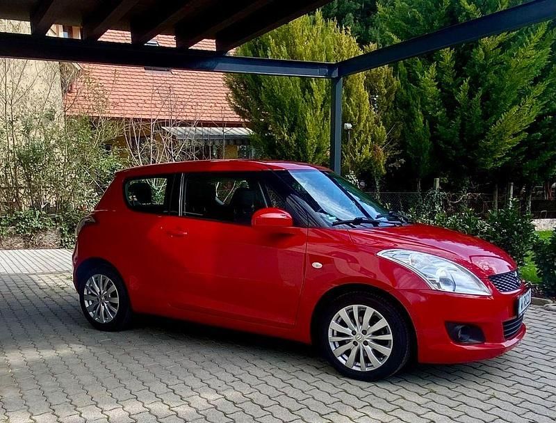 Gebraucht Suzuki Swift Limited 95 PS (69 kW) 2012 Rot Kleinwagen