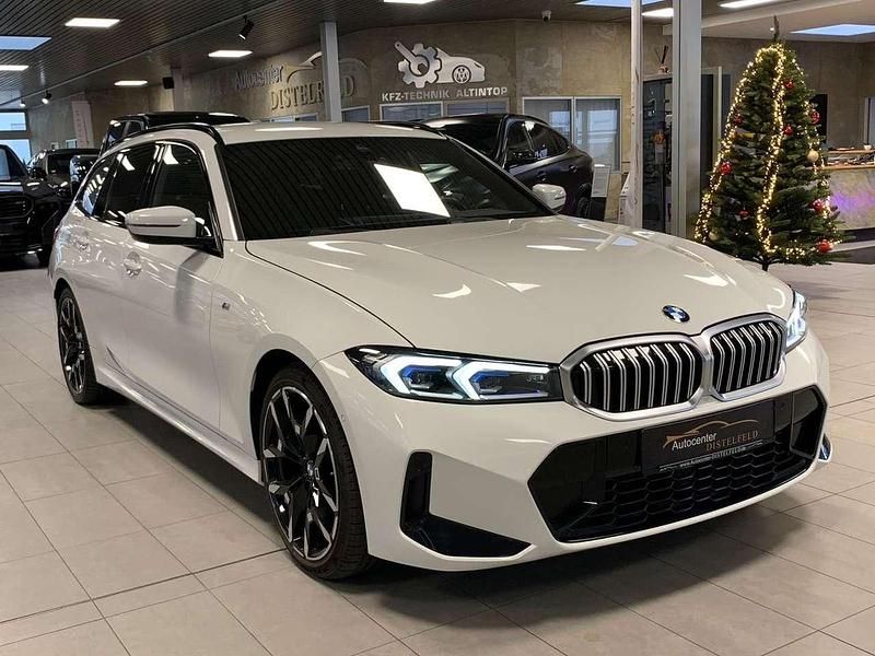 Alpinweiss iii Gebraucht 2024 BMW 318 Comfort Edition Kombi | 32.990 € (Fairer Preis) - Bild 1/4