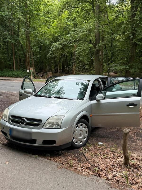 Grau Gebraucht 2003 Opel Vectra Kleinwagen | 3.000 € - Bild 1/4
