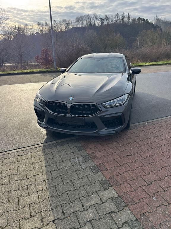 Grau Gebraucht 2023 BMW M8 Performance Coupé | 113.400 € (Fairer Preis) - Bild 1/4
