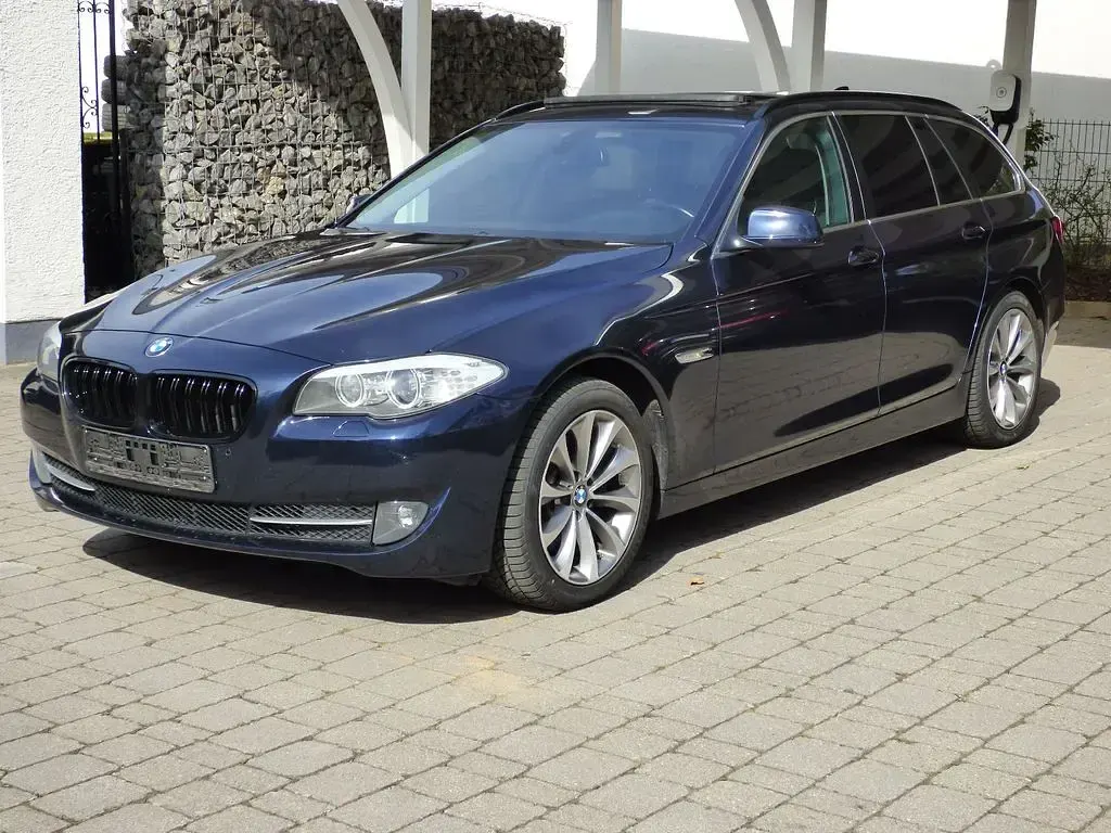 Second-hand BMW 520 184 CP (135 kW) 2010 Albastru Break