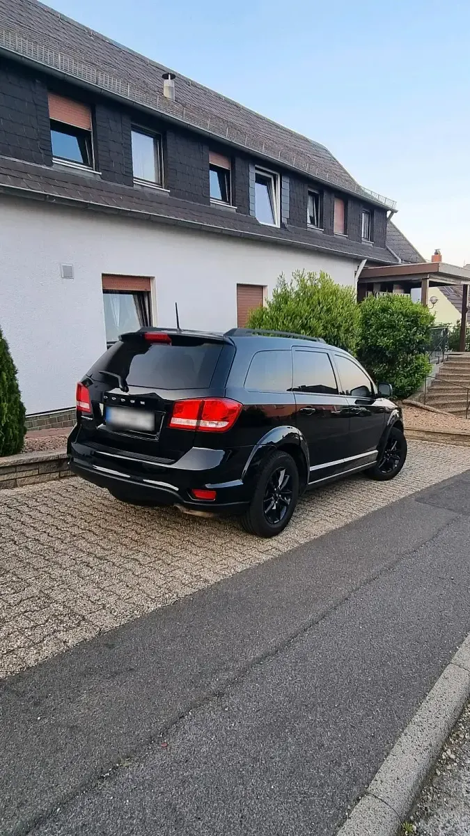 Gebraucht Dodge Journey SXT 175 PS (128 kW) 2019 Schwarz SUV