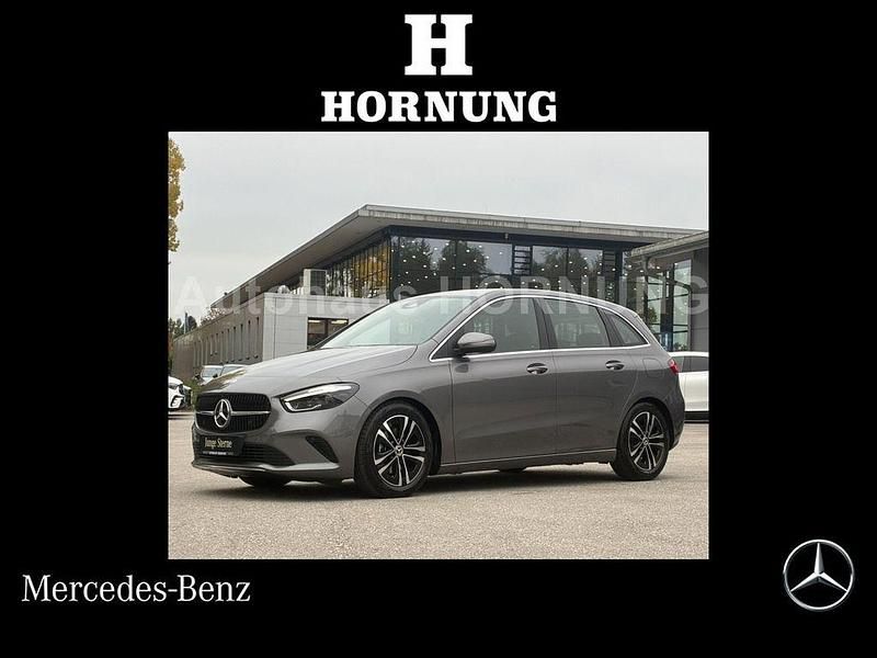 Mountaingrau met. Gebraucht 2024 Mercedes B200 Advanced Van / Kleinbus | 33.900 € (Fairer Preis) - Bild 1/4