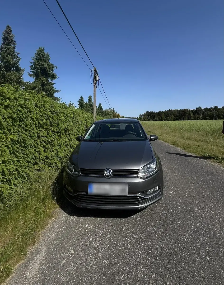 Gebraucht VW Polo 90 PS (66 kW) 2015 Silber Kleinwagen
