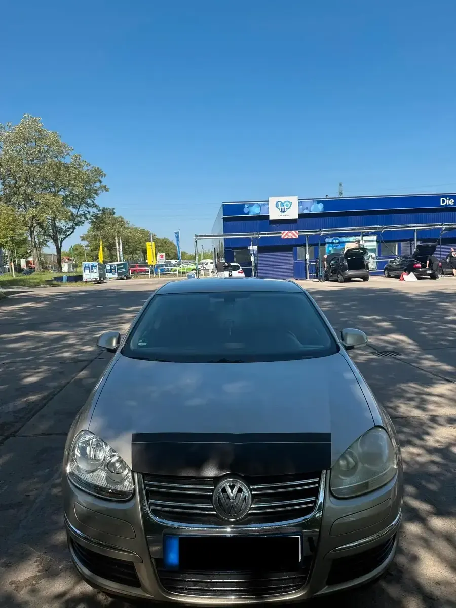 Brugt VW Jetta 105 HK (77 kW) 2005 Guld Sedan
