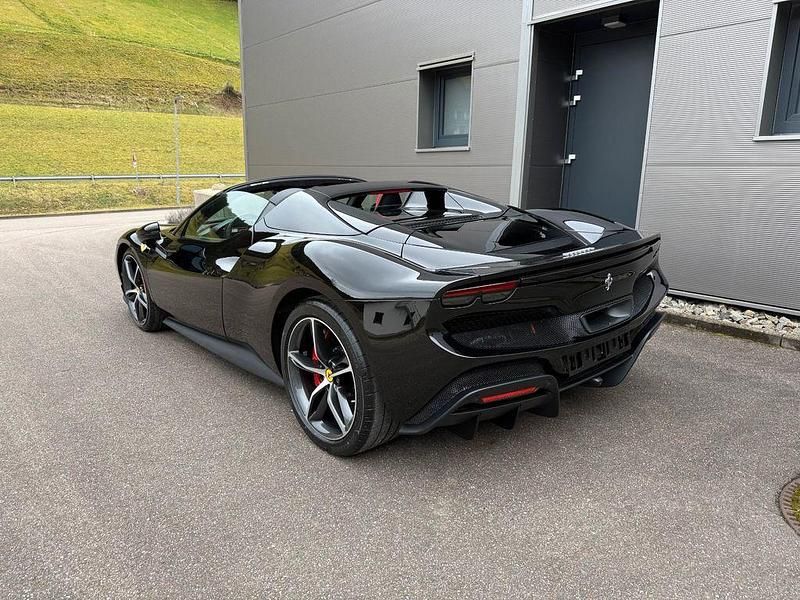 Neu Ferrari 296 829 PS (609 kW) 2025 Schwarz Cabrio