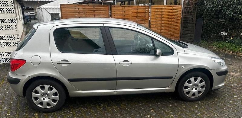 Gebraucht Peugeot 307 108 PS (79 kW) 2006 Silber Limousine
