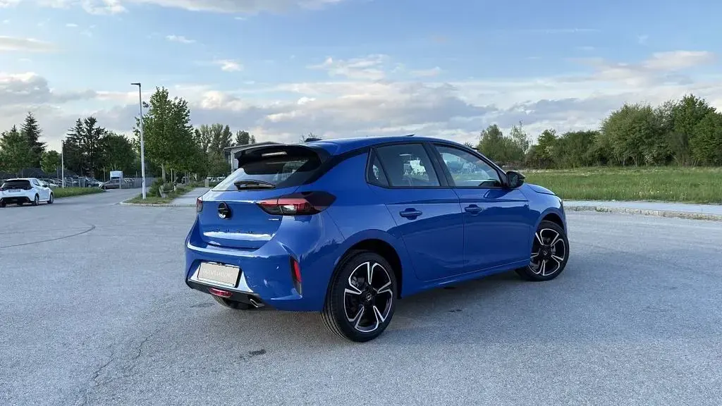 Nouă Opel Corsa 101 CP (74 kW) 2025 Albastru Hatchback