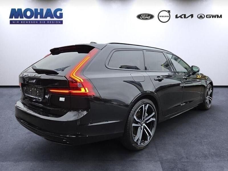Gebraucht Volvo V90 Plus 350 PS (257 kW) 2024 Onyx black / metallic Kombi