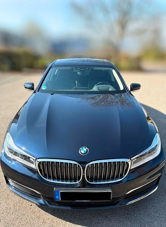 Gebraucht BMW 740 Performance 320 PS (235 kW) 2018 Blau Limousine