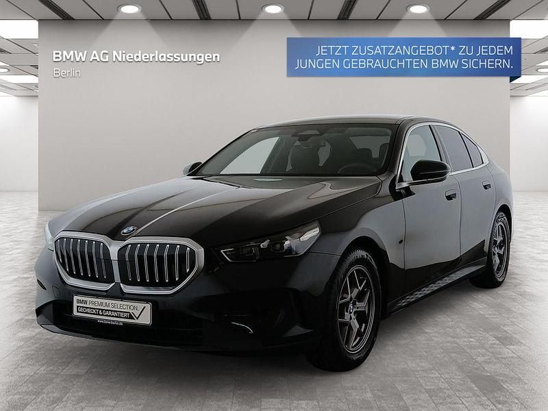 Schwarz Gebraucht 2024 BMW 520 Comfort Edition Limousine | 48.680 € (Superpreis) - Bild 1/2