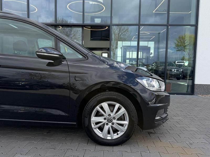 Gebraucht VW Touran Comfortline 122 PS (89 kW) 2022 Schwarz Van / Kleinbus