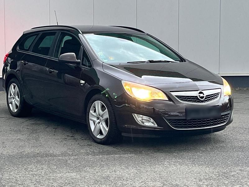 Gebraucht Opel Astra 110 PS (80 kW) 2012 Braun Kombi
