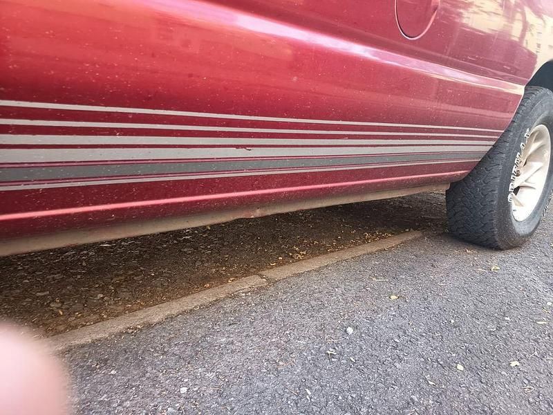 Rot Gebraucht 1996 Ford Econoline Van / Kleinbus | 4.300 € - Bild 1/4