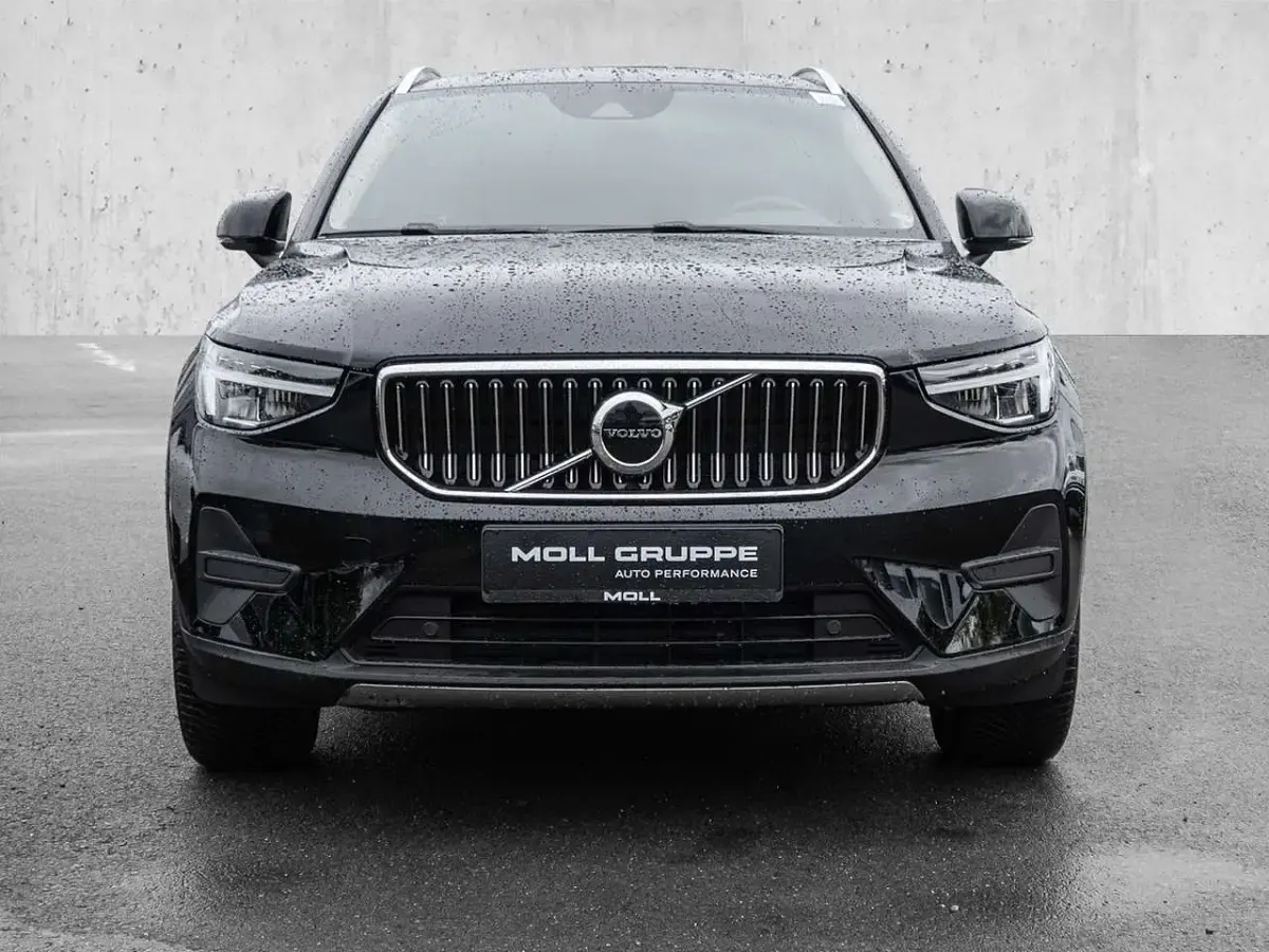 Używany Volvo XC40 129 KM (94 kW) 2022 Czarny SUV