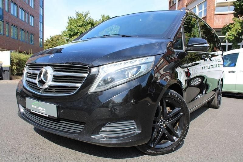 Obsidianschwarz metallic Gebraucht 2016 Mercedes V250 Van / Kleinbus | 22.490 € (Teuer) - Bild 1/4