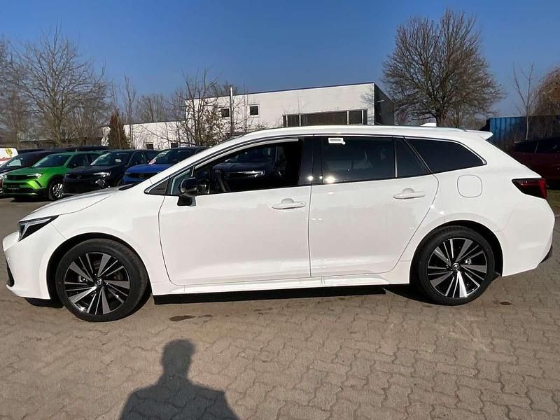 Neu Toyota Corolla 178 PS (130 kW) 2026 Schneeweiß Kombi