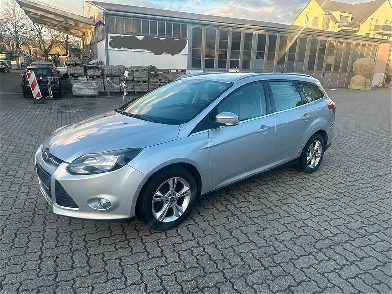 Gebraucht Ford Focus Trend 125 PS (91 kW) 2012 Grau Kombi