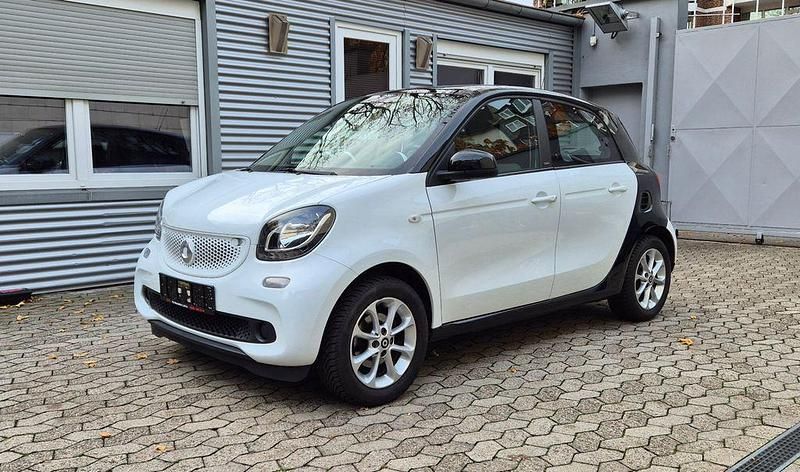 Karosserie in white Gebraucht 2015 Smart ForFour Passion Kleinwagen | 6.780 € (Fairer Preis) - Bild 1/4