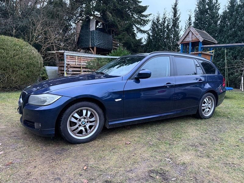 Blau Gebraucht 2011 BMW 316 Kombi | 3.900 € (Guter Preis) - Bild 1/4