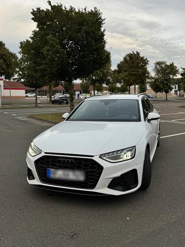 Weiß Gebraucht 2020 Audi A4 Comfort Kombi | 17.500 € (Teuer) - Bild 1/4