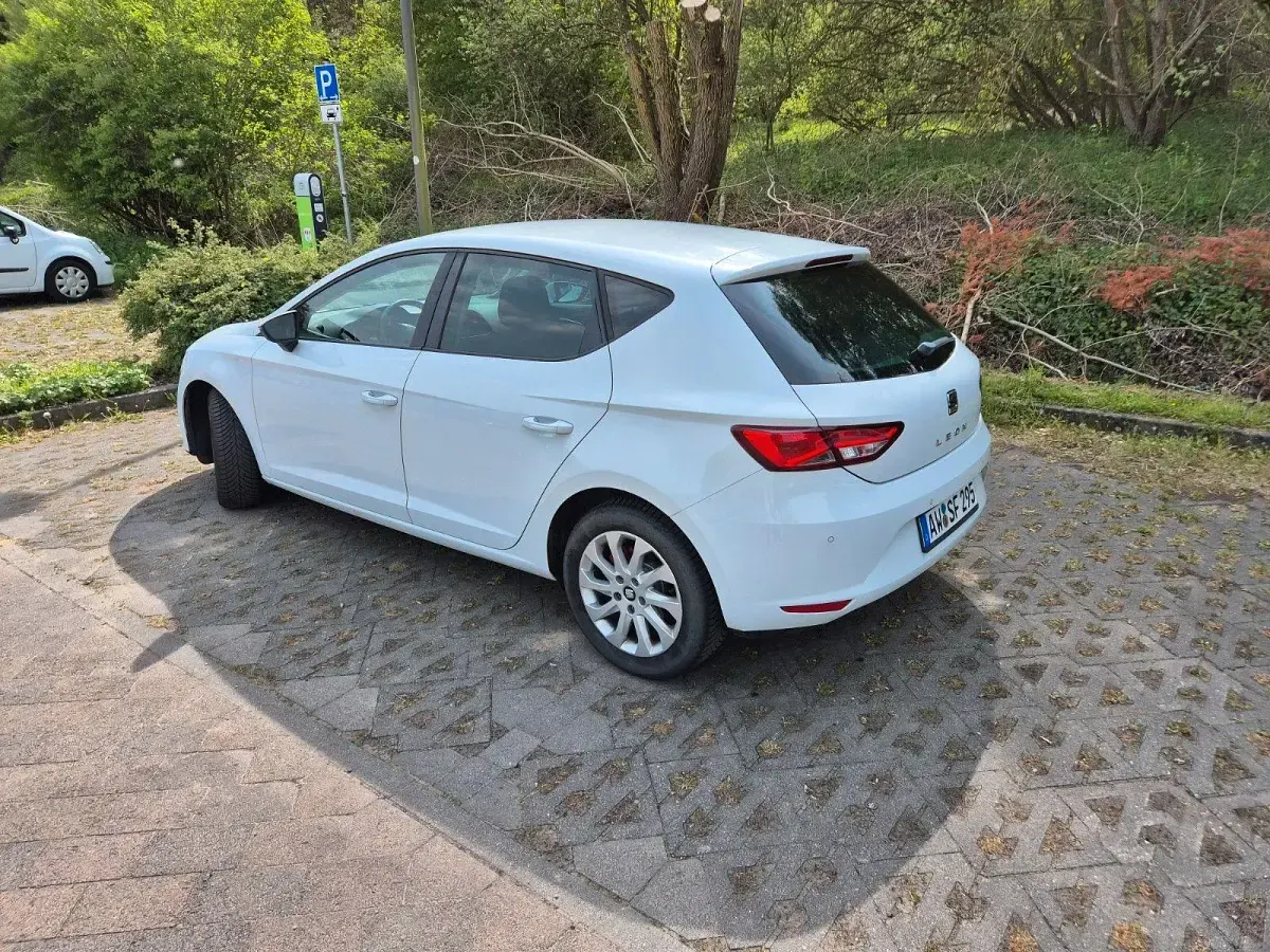 Gebraucht Seat Leon Style 110 PS (80 kW) 2015 Weiß Limousine