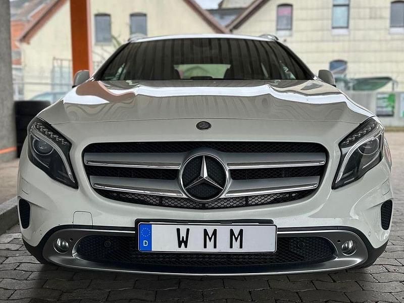 Gebraucht Mercedes GLA220 170 PS (125 kW) 2015 Weiß SUV