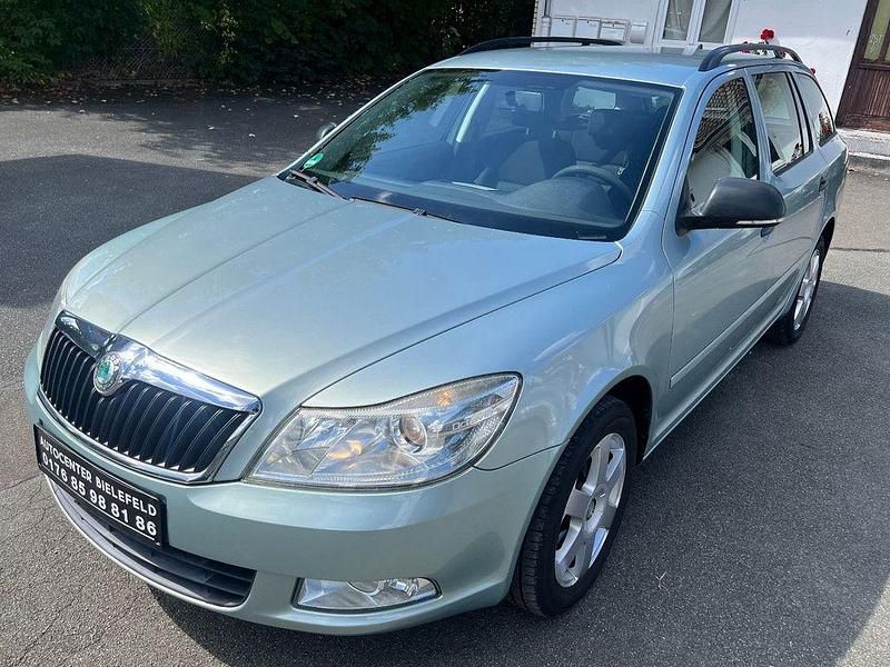 Grau Gebraucht 2010 Skoda Octavia Kombi | 4.499 € (Guter Preis) - Bild 1/4