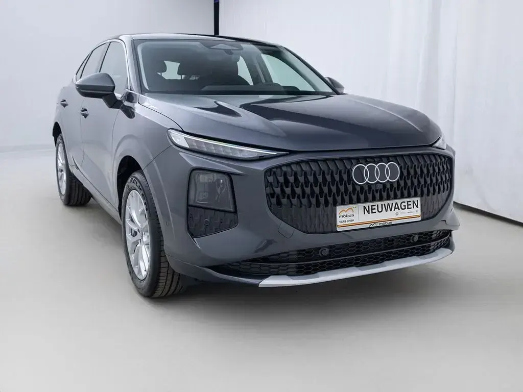 Neu Audi Q3 Sportback Sport 150 PS (110 kW) 2026 Grau SUV