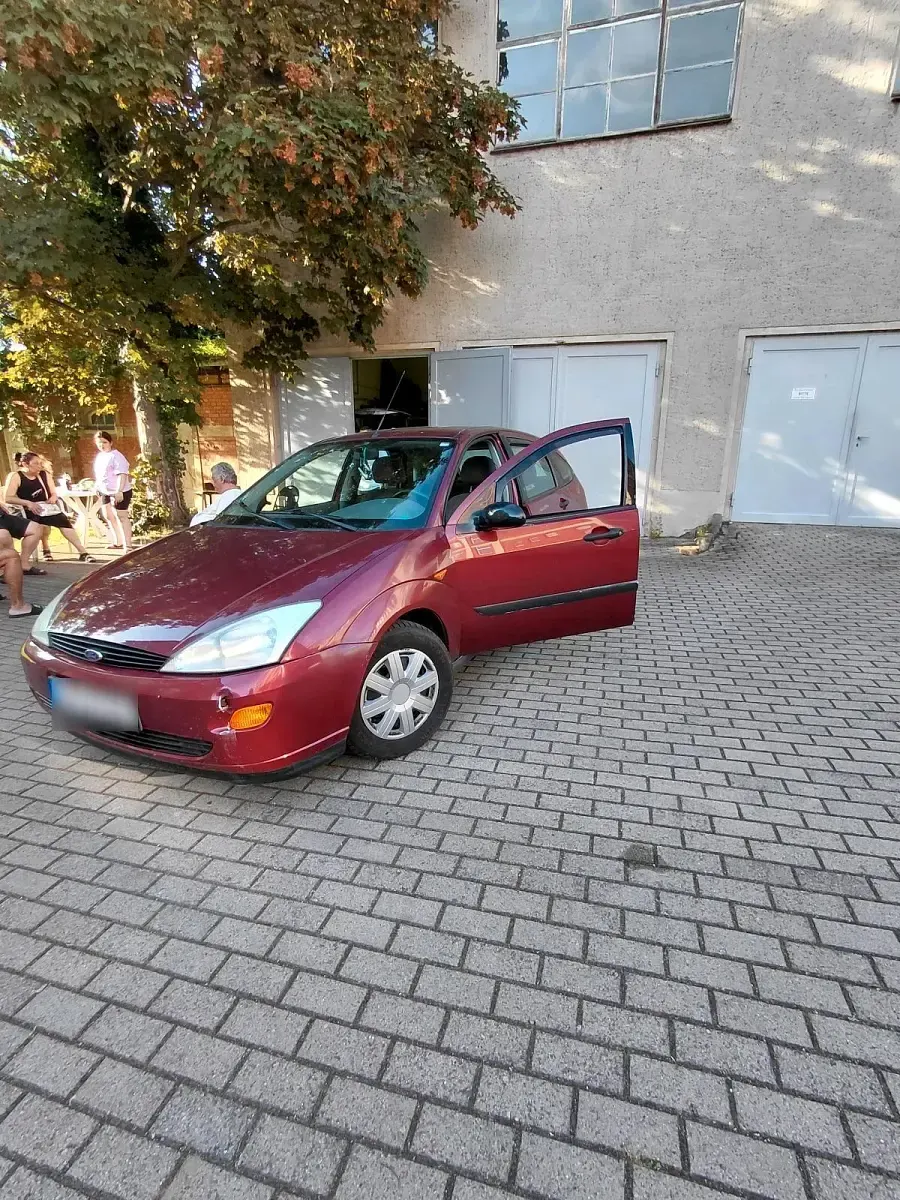 Gebraucht Ford Focus 90 PS (66 kW) 2001 Rot Kleinwagen