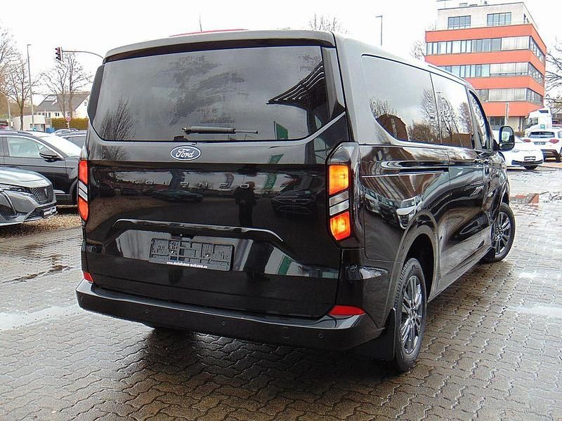 Gebraucht Ford Tourneo Titanium 136 PS (100 kW) 2025 Schwarz Van / Kleinbus