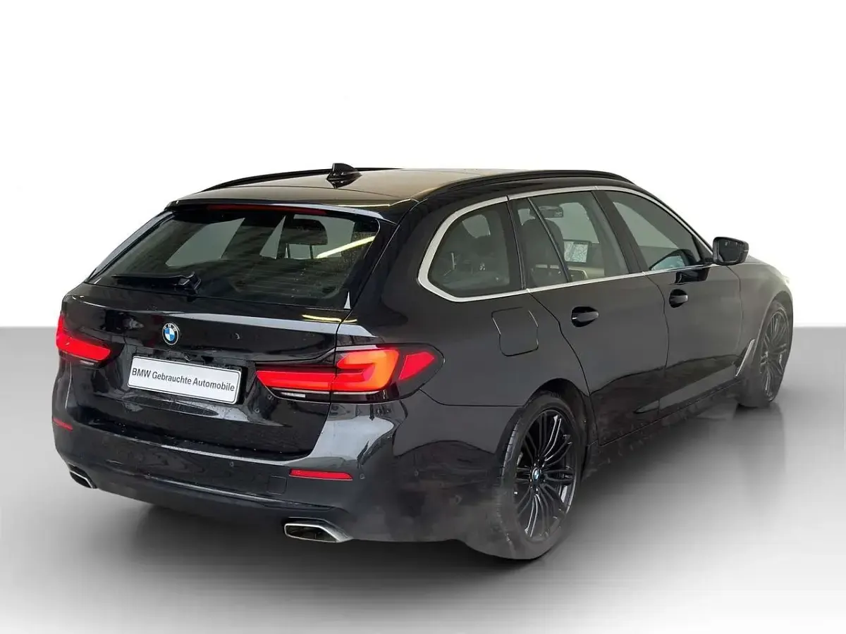 Gebraucht BMW 530 286 PS (210 kW) 2022 Black sapphire metallic Kombi