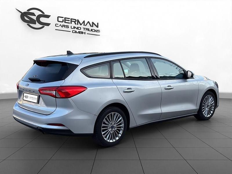Gebraucht Ford Focus Trend 101 PS (74 kW) 2020 Silber Limousine