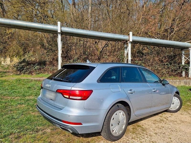 Gebraucht Audi A4 150 PS (110 kW) 2019 Silber Kombi