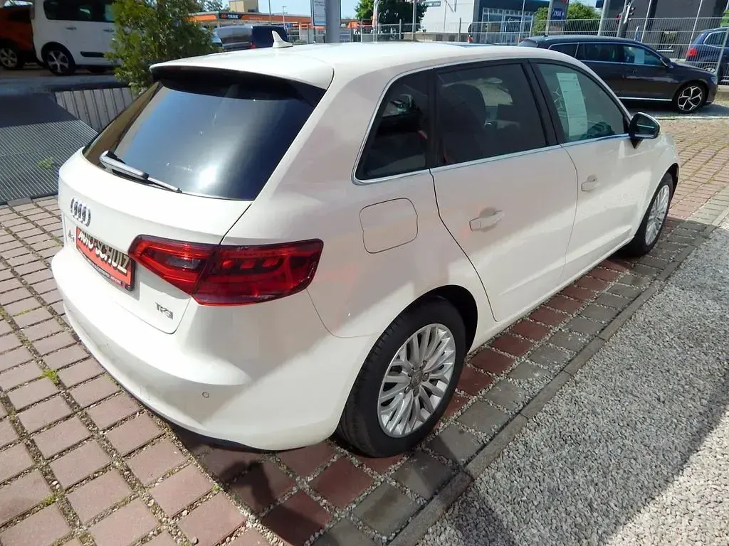 Gebraucht Audi A3 Ambiente 122 PS (89 kW) 2014 Weiß Limousine