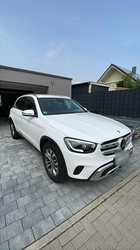 Weiß Gebraucht 2020 Mercedes GLC220 SUV | 35.900 € (Fairer Preis) - Bild 1/4