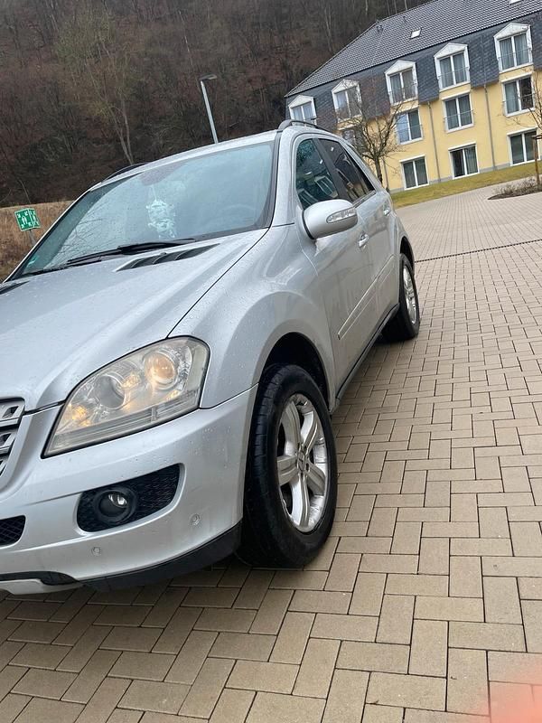 Gebraucht Mercedes ML320 224 PS (164 kW) 2007 Silber SUV