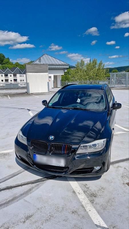 Schwarz Gebraucht 2012 BMW 318 Kombi | 5.250 € (Teuer) - Bild 1/4