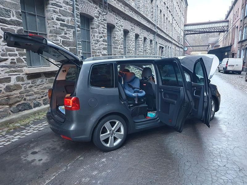 Gebraucht VW Touran Highline 140 PS (102 kW) 2011 Grau Van / Kleinbus