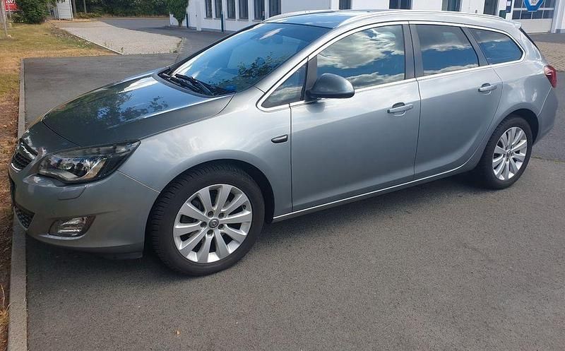 Silber Gebraucht 2011 Opel Astra Innovation Kombi | 6.000 € (Fairer Preis) - Bild 1/4