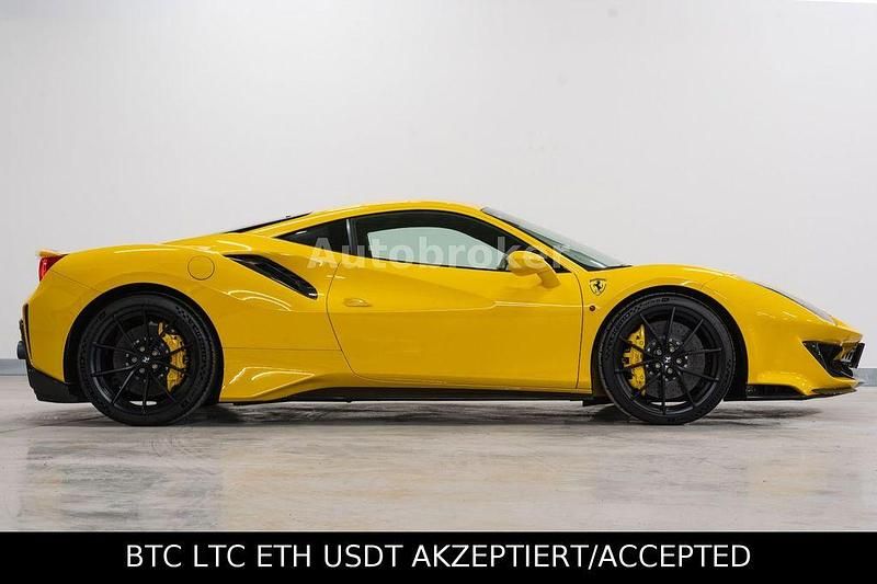 Second-hand Ferrari 488 721 CP (530 kW) 2018 Galben