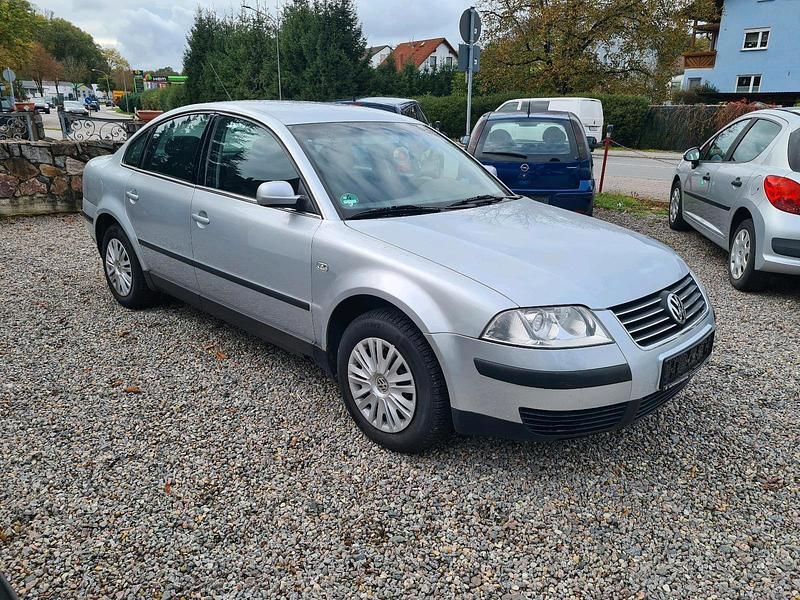 Silber Gebraucht 2001 VW Passat Kleinwagen | 2.999 € (Etwas zu teuer) - Bild 1/4