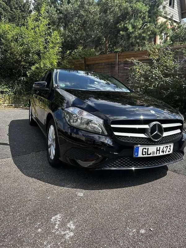 Schwarz Gebraucht 2015 Mercedes A180 Kleinwagen | 13.799 € (Guter Preis) - Bild 1/4