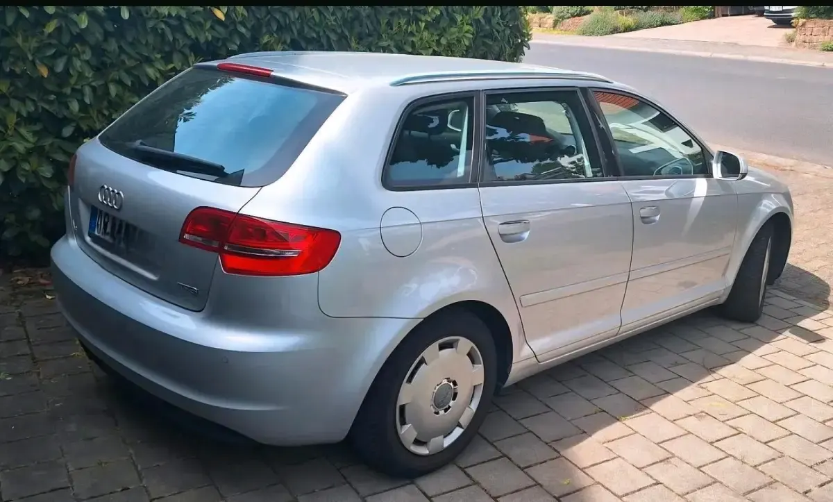 Używany Audi A3 Attraction 125 KM (91 kW) 2010 Srebrny Hatchback