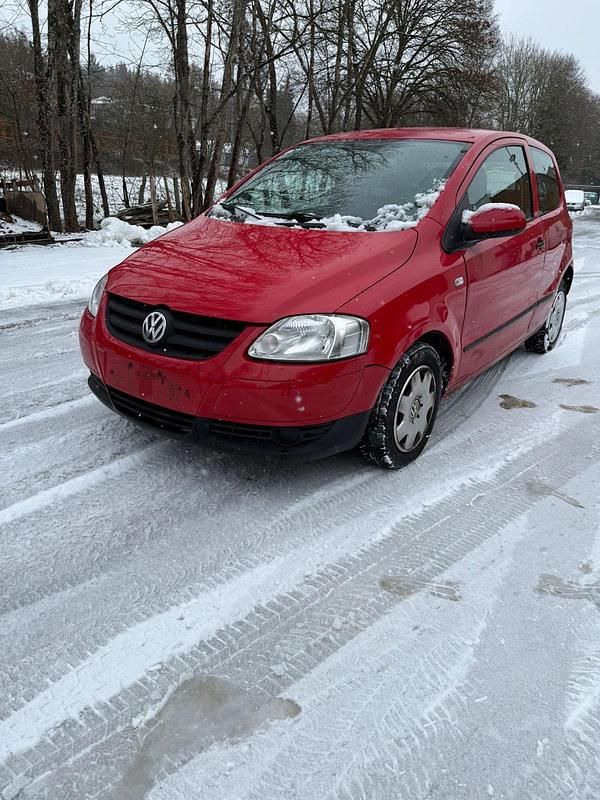Rot Gebraucht 2005 VW Fox Kleinwagen | 650 € (Superpreis) - Bild 1/4