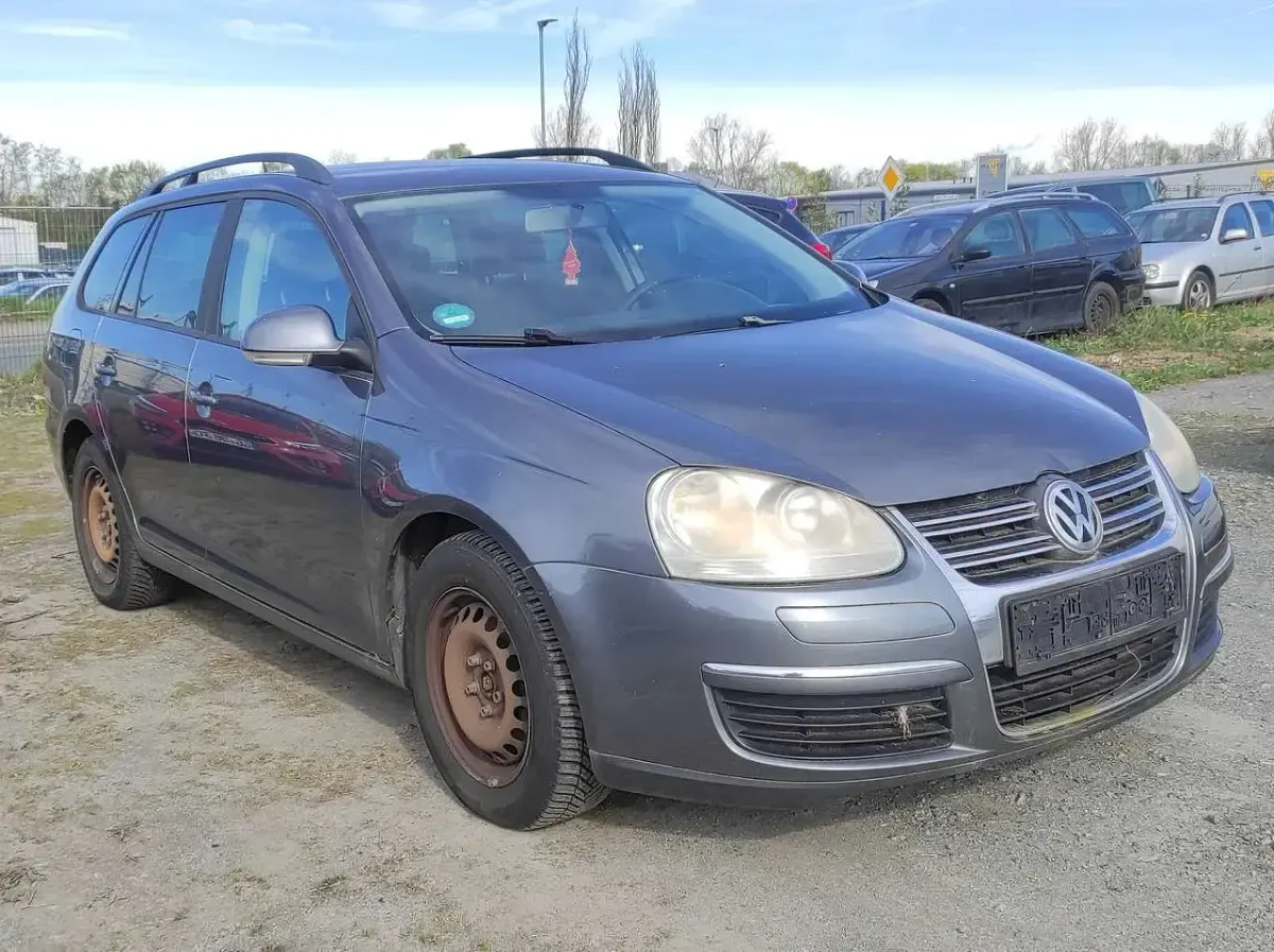 Gebraucht VW Golf VI Trendline 105 PS (77 kW) 2008 Platinum grey metallic Kleinwagen